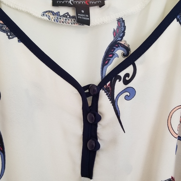 Fun little romper- size small - Picture 6 of 6